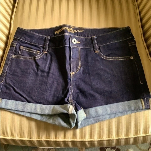 ARIZONA ~CUFFED SHORTS~Size 9~ NWOT - Picture 1 of 2